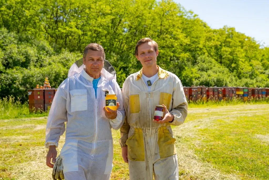 stories-we-live:-the-story-of-a-family-beekeeping-operation